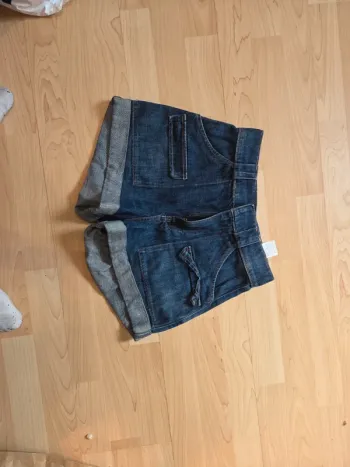 Short en jean hollister taille w26 Xs-S