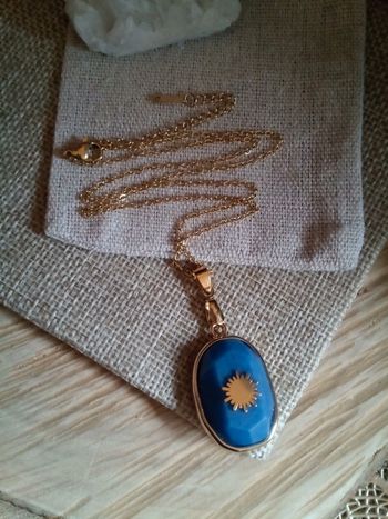 Collier pendentif en pierre d'agate bleue