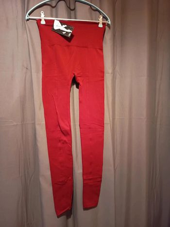 Legging, fushia . Marque Alby . Chaud un peu polaire intérieur. Matière spandex et polyester.