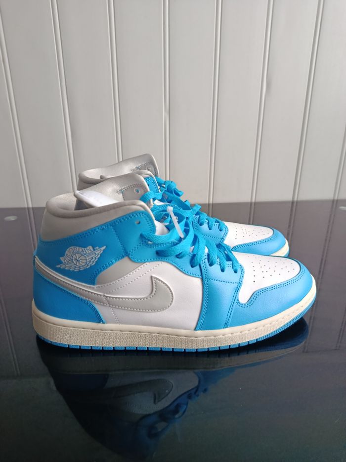 Jordan 1 Mid Authentique