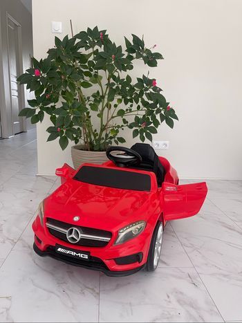 Voiture électrique Mercedes AMG