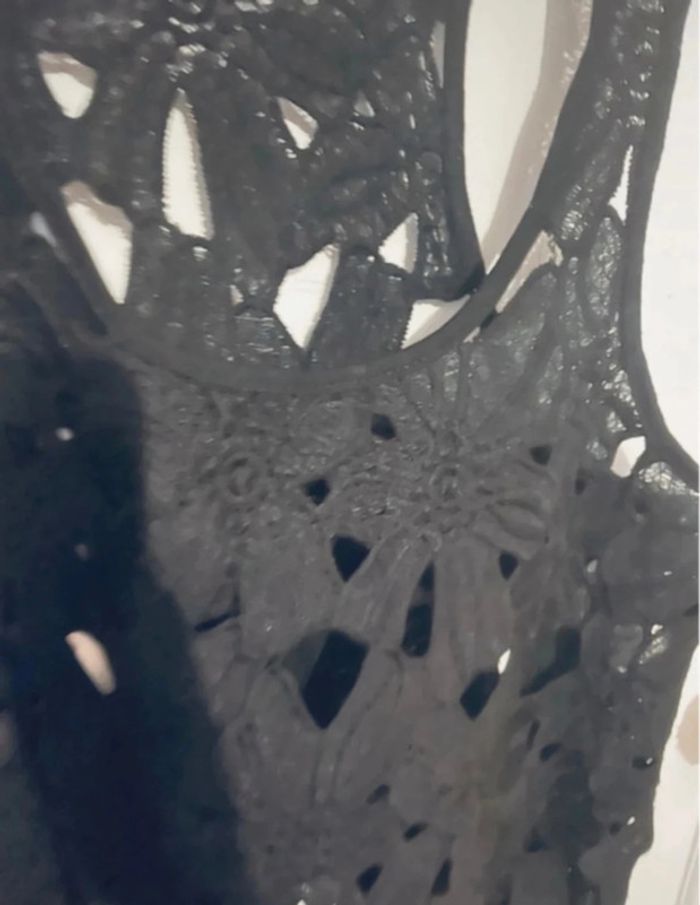 Joli haut femme en broderie dentelle noir chic taille M/L - photo numéro 2