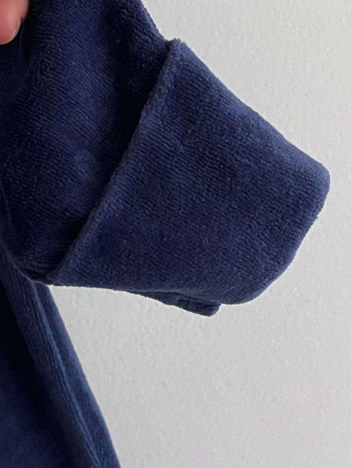 Adorable dors bien / pyjama en velours bleu marine Marks & Spencer taille 0-3 mois - photo numéro 3