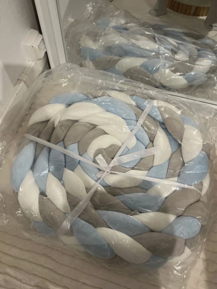 Tresse de lit bébé 4m – Protection Berceau / Lit – Bleu, Blanc, Gris