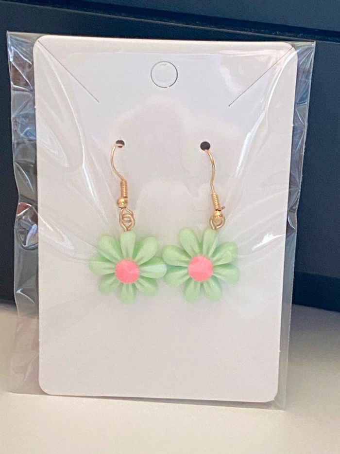 Boucles d’oreille fleur bicolore