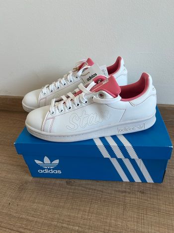Baskets blanches et roses neuves Adidas Stan Smith pointure 38