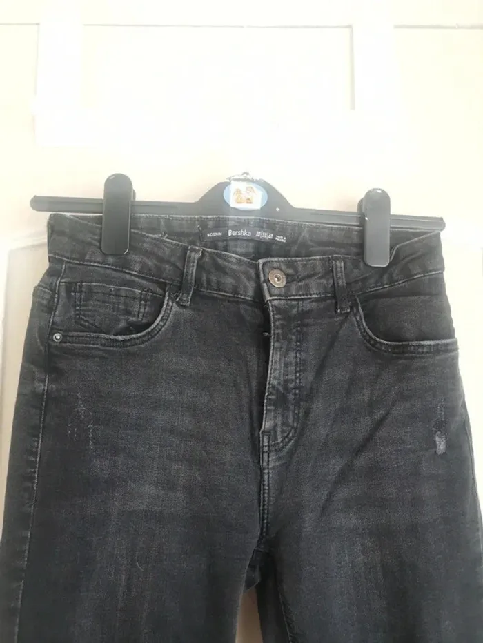 Jeans déchiré Bershka taile 38 - photo numéro 3