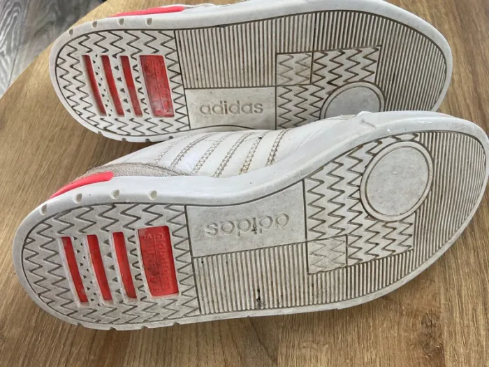 Baskets Adidas blanches avec détails colorés – Pointure 40 - photo numéro 5
