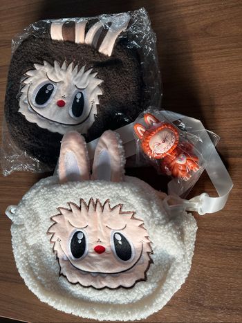 Lot sac et porte clé Labubu