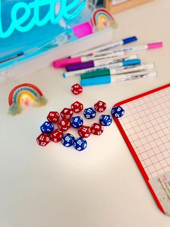 Dé à 12 faces numérotés de 1 à 12 : Jeux mathématiques