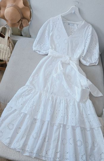 Robe brodée zara 