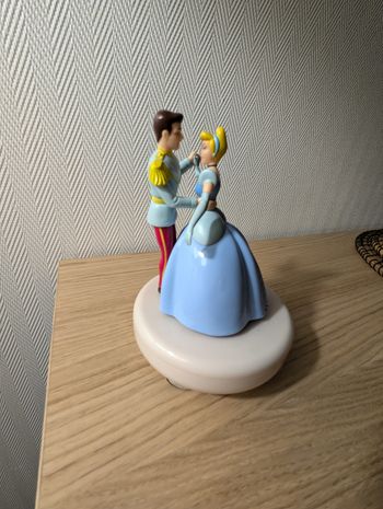 Figurine Disney musical Cendrillon et son prince