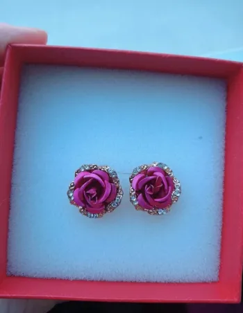 Boucles d'oreilles femme en forme de rose fushia