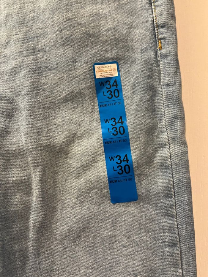 Jeans neuf - photo numéro 2