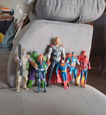Lot de 8 figurines avengers