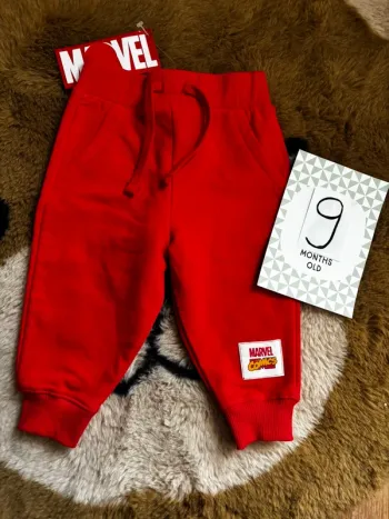 Jogging rouge MARVEL t.9m