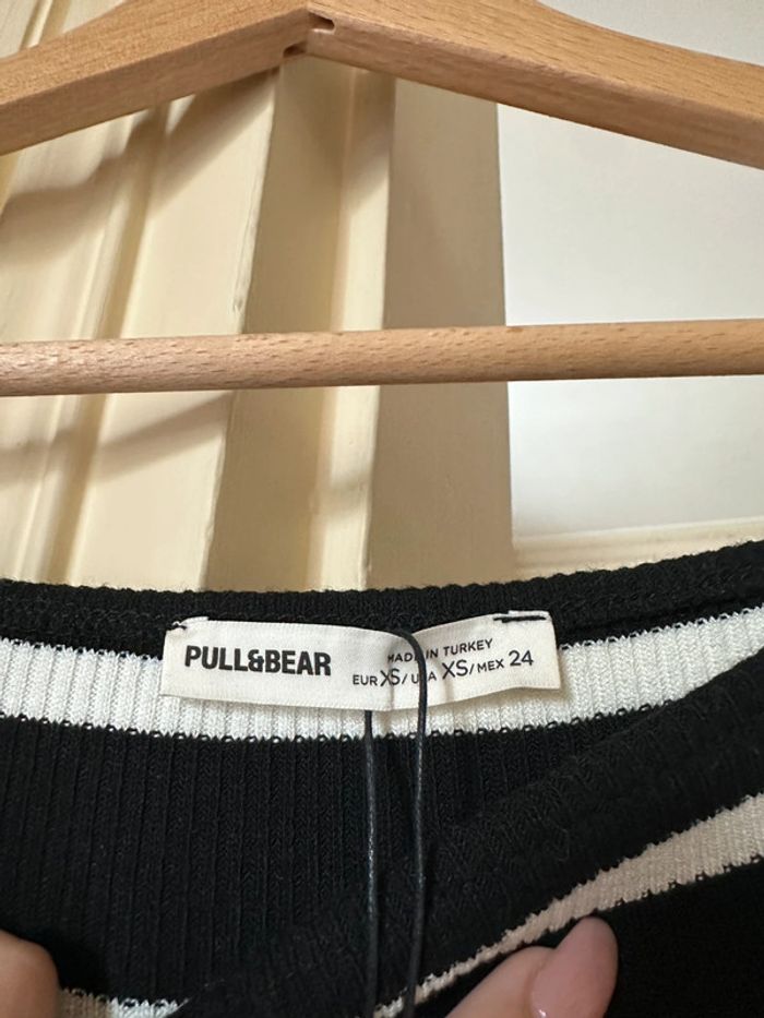 Robe longue off the shoulder XS noir et blanche rayee pull & bear - photo numéro 2