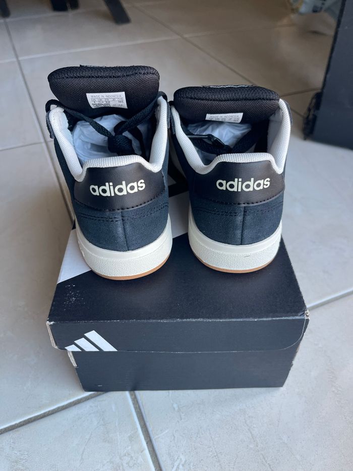 Baskets adidas neuve 32 - photo numéro 4