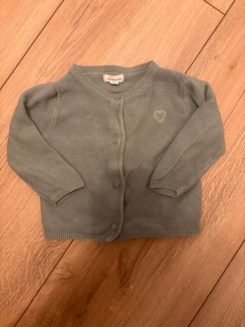 Gilet avec cœur brodé doré