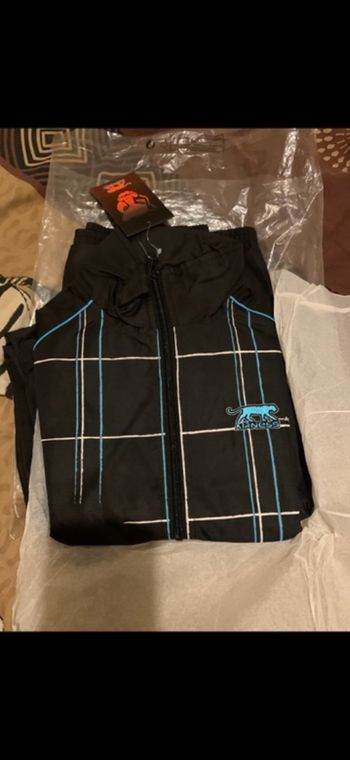 Ensemble jogging neuf airness 12ans