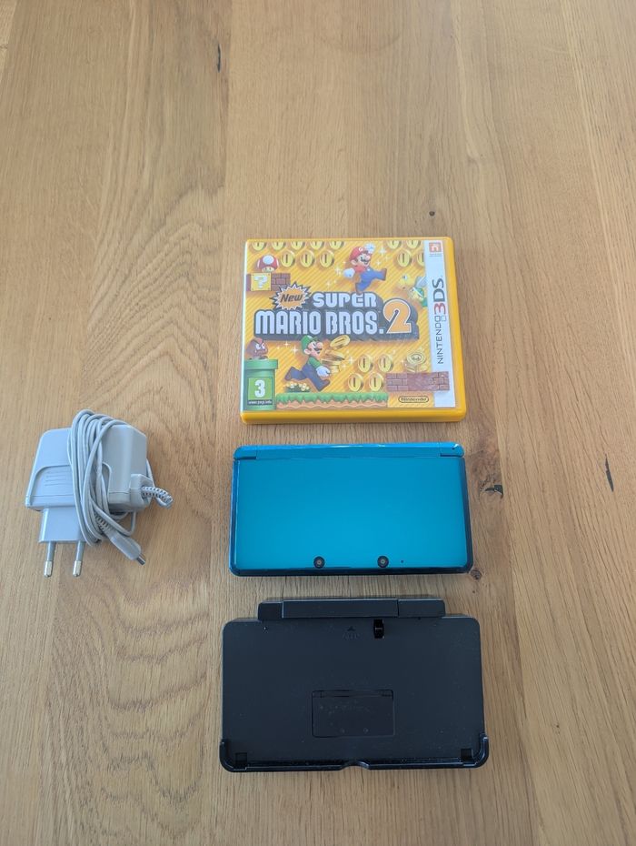 Nintendo 3DS + New Super Mario Bros 2