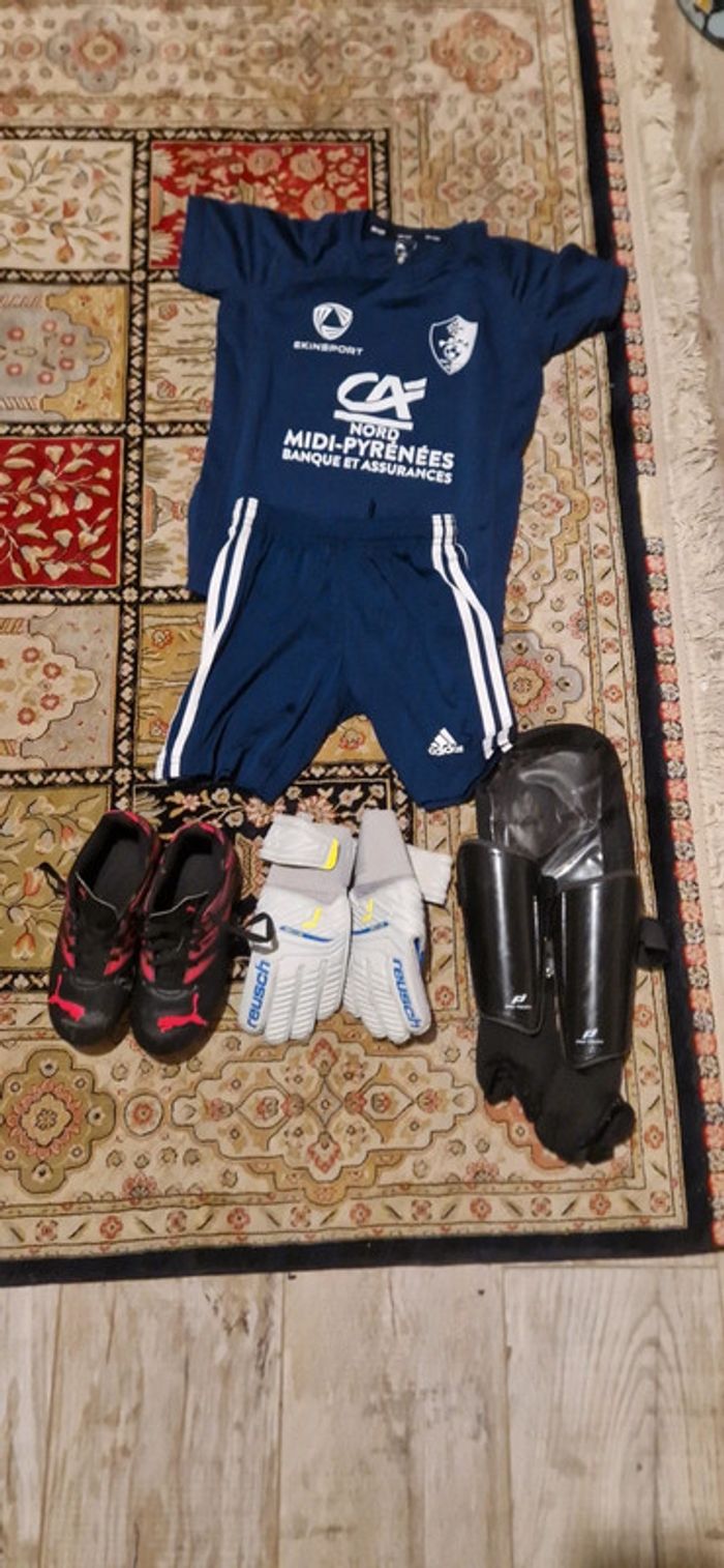 Lot football chaussures gants de garderies show tshirt