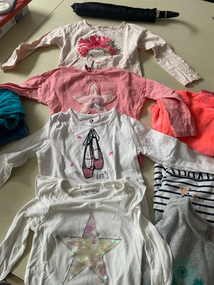 Lot filles 3 pulls et 4 tee shirt - photo numéro 4