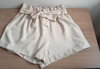 Short neuf taille 42 couleur crème