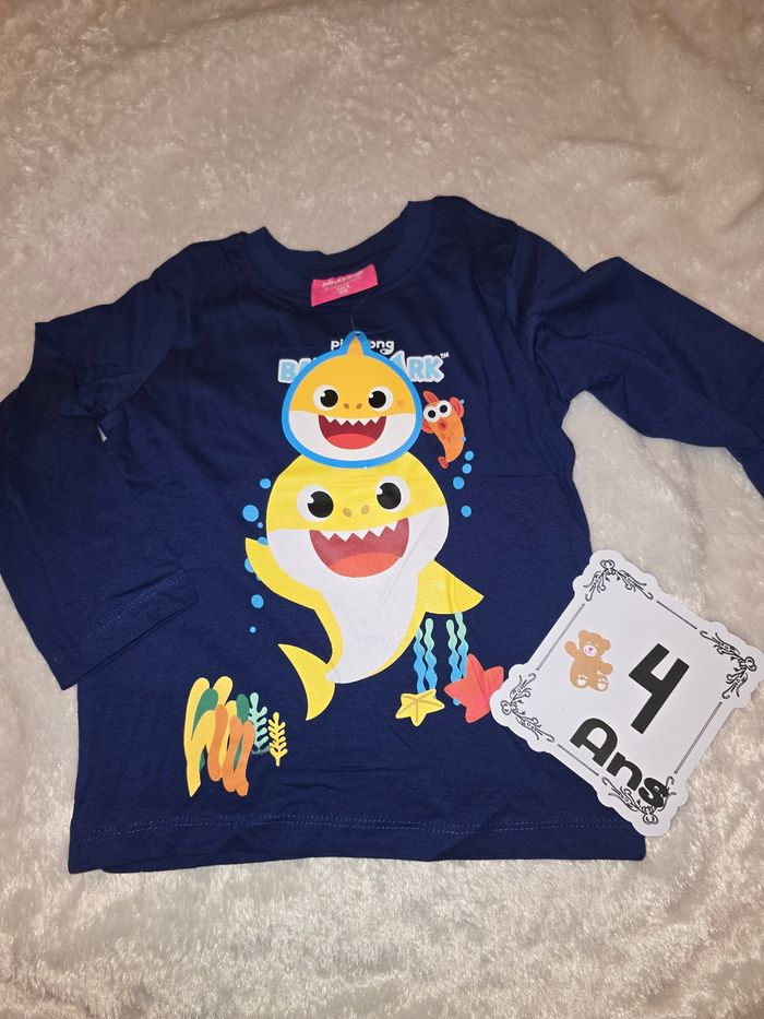 Tshirt baby shark 4ans
