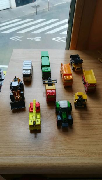 Lot de 10 voitures - V92B