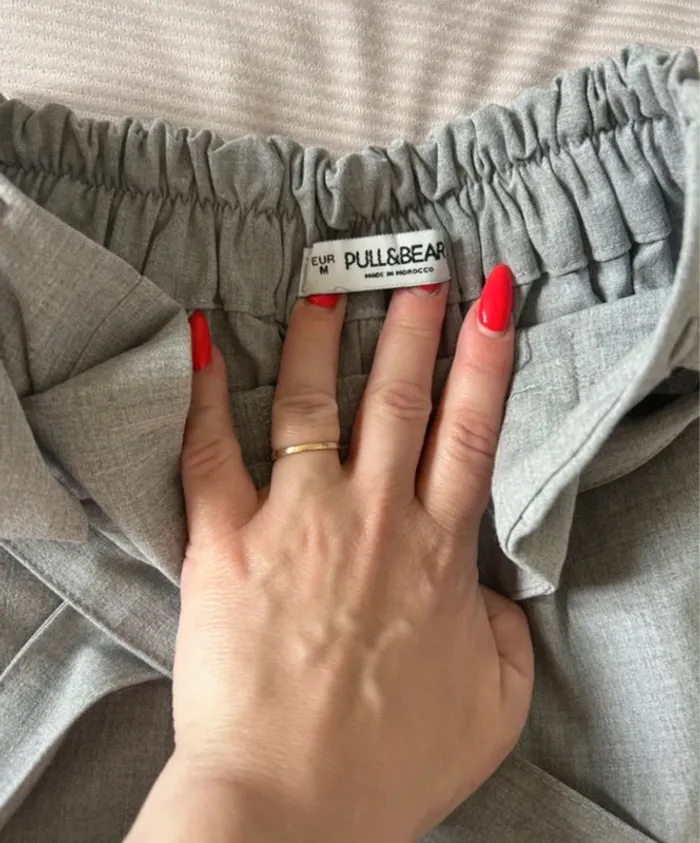 Short taille haute gris, pull and Bear taille M - photo numéro 4