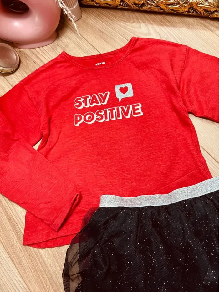 Taille 5 ans tenue 2 pièces fille Kiabi Charlie et prune rouge noir et argenté * tulle * 🩷 - photo numéro 4