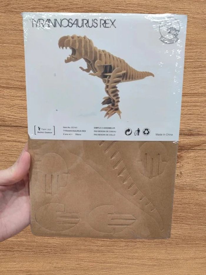 Construction dinosaure Neuf sous blister