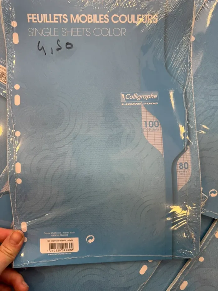 Feuille simple perforé grand carreau bleu clair - photo numéro 3