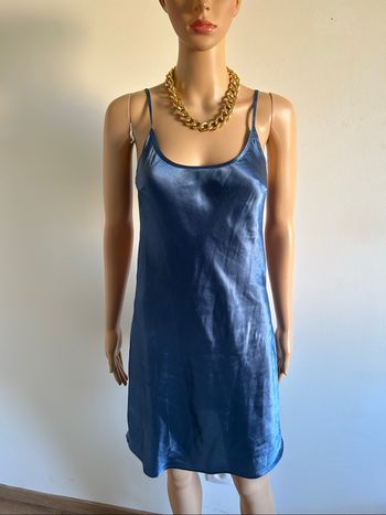 Robe bleue satinée à bretelles One Step taille 36 bon état (avec défaut)