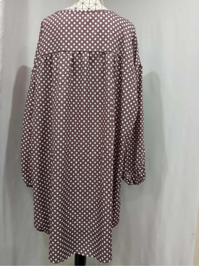 Longue chemise élégante à pois – grande taille femme (56) prune et blanc, chic et fluide 🌸 - photo numéro 4