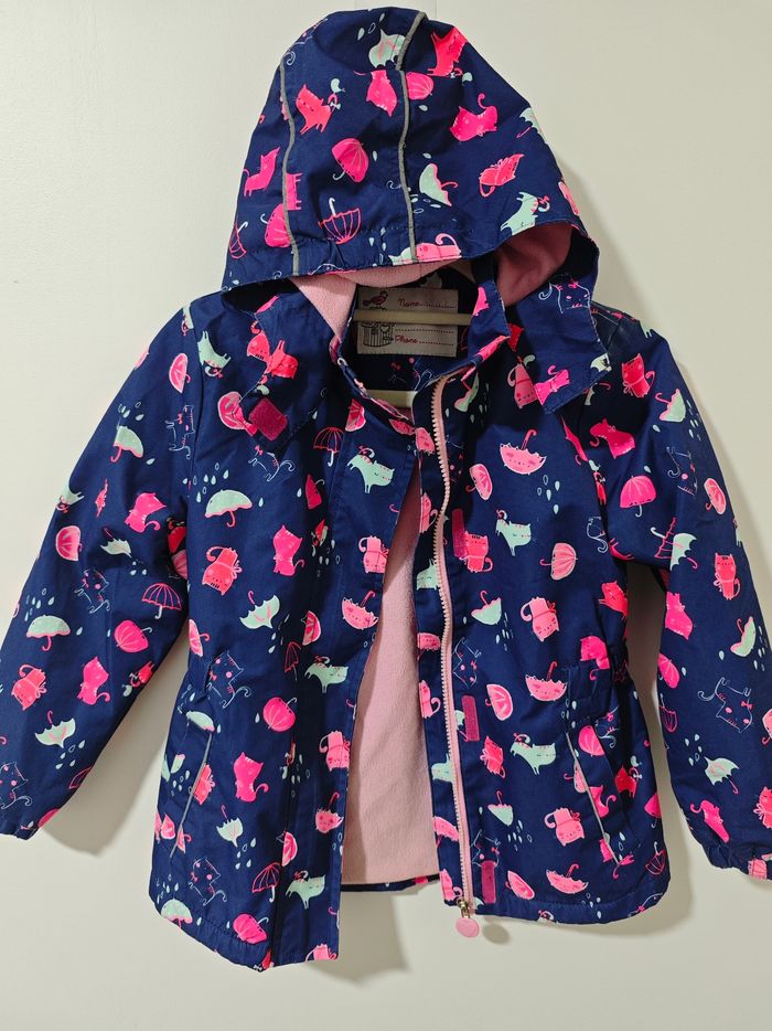 Veste enfant à capuche - doublée polaire - motif
animaux- bon état - photo numéro 1
