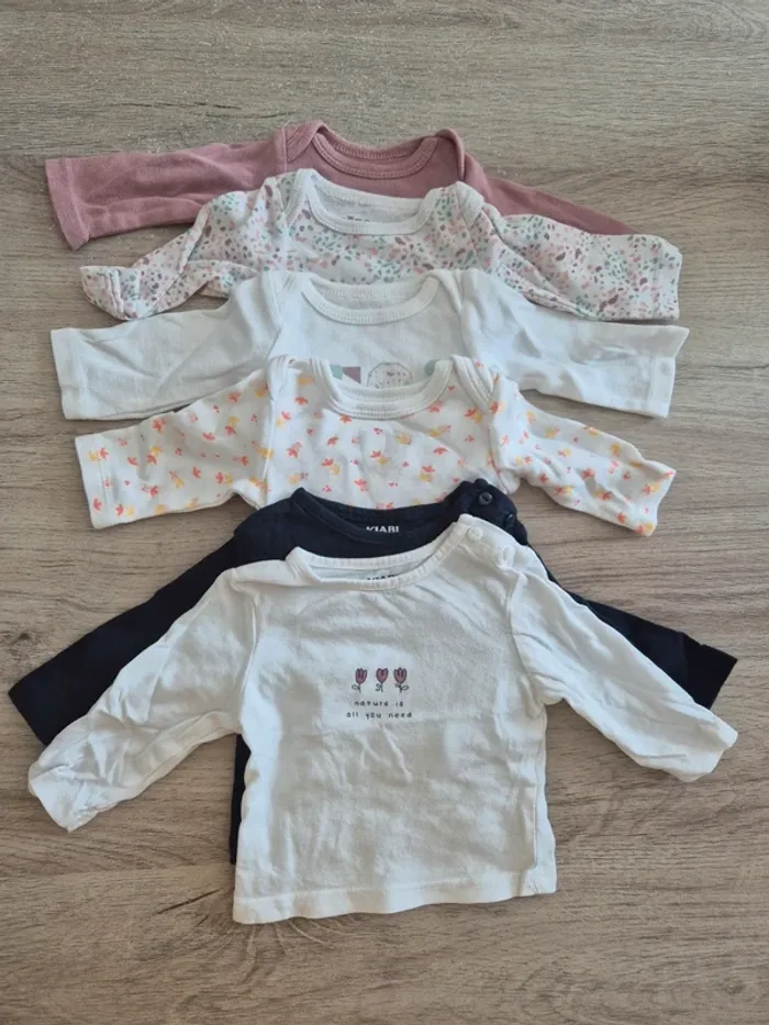 Lot vêtements 1 mois fille - photo numéro 2