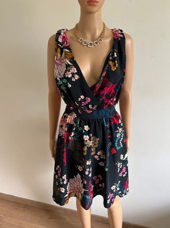 Robe noire et fleurie sans manches Morgan taille 36 jamais portée