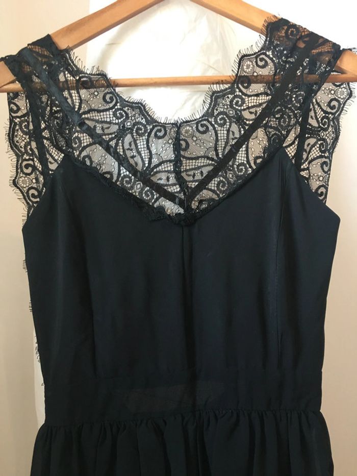 Petite robe noire dentelle dos nu - photo numéro 3