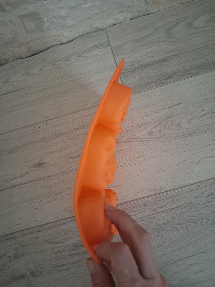 Moule en silicone orange "Halloween" en tres bon etat - photo numéro 8