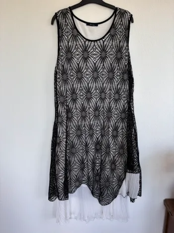 Robe Paprika noire et blanche