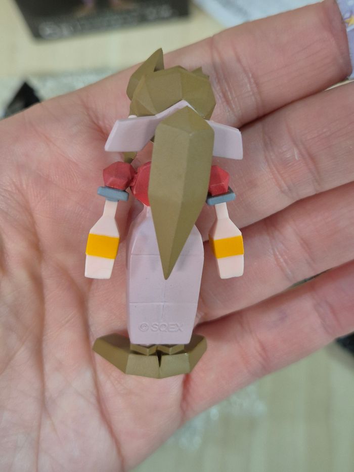 Figurine polygones Final Fantasy VII : Aerith Gainsborough - photo numéro 4