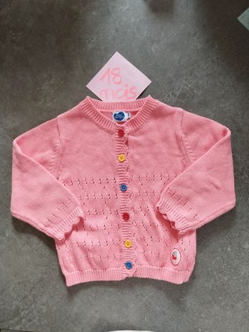 Gilet rose boutons multicolores 18 mois