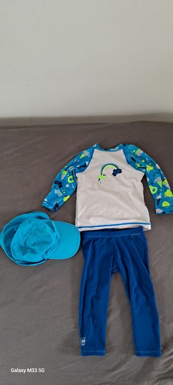 Tenue de natation bébé anti UV decathlon