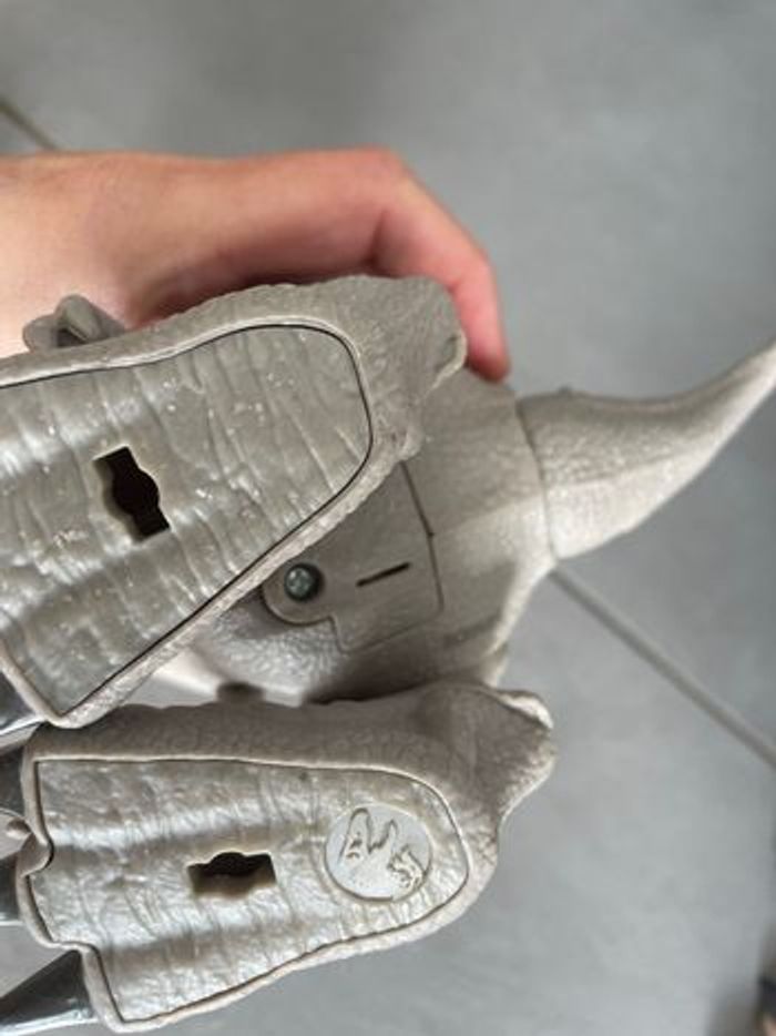 Lot de 2 dinosaures Jurassic World Figurine  Piles à changer - photo numéro 5