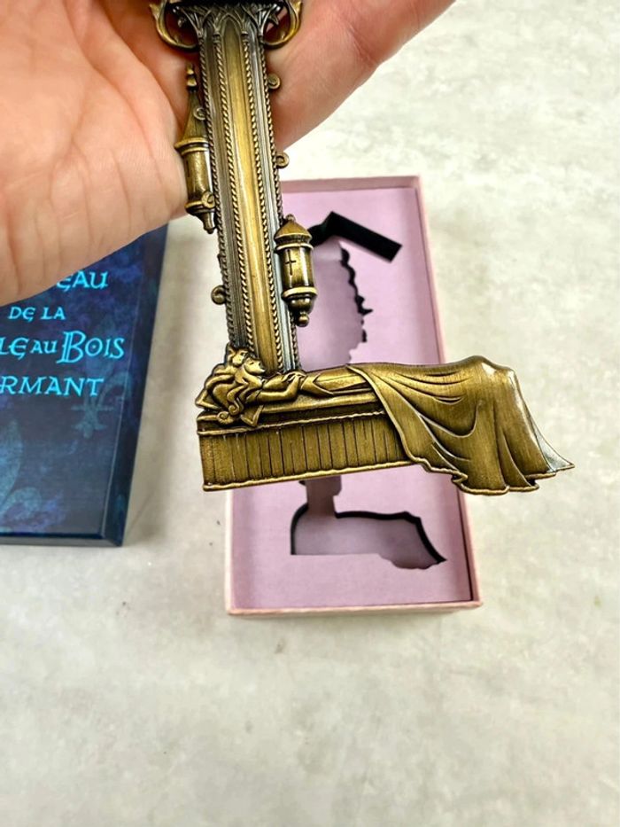 Clé Jumbo Disneyland Paris - édition Limitée - château de la Belle au bois dormant - photo numéro 10