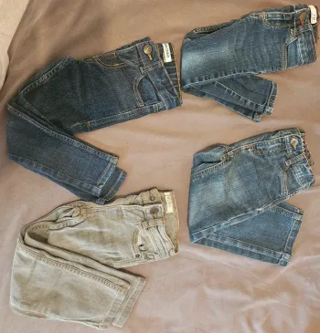 Lot de 4 jeans garçon taille 3ans