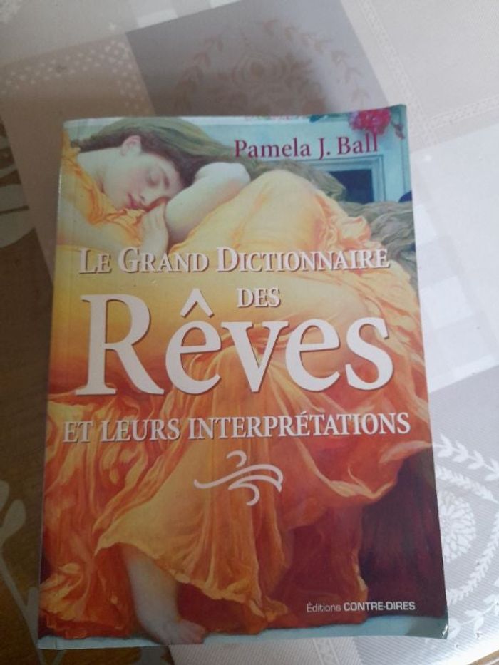 Livre de Pamela j.Ball "Le grand dictionnaire des rêves et leurs interprétations"