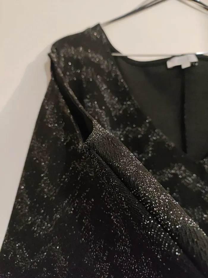 Haut épaule dénudé noir argent paillettes neuf jamais porté - photo numéro 5